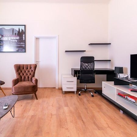 Jevrejska - Central Apartment With Free Parking Новий Сад Екстер'єр фото