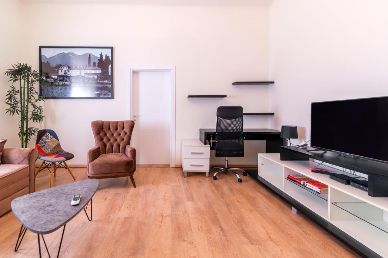 Jevrejska - Central Apartment With Free Parking Новий Сад Екстер'єр фото
